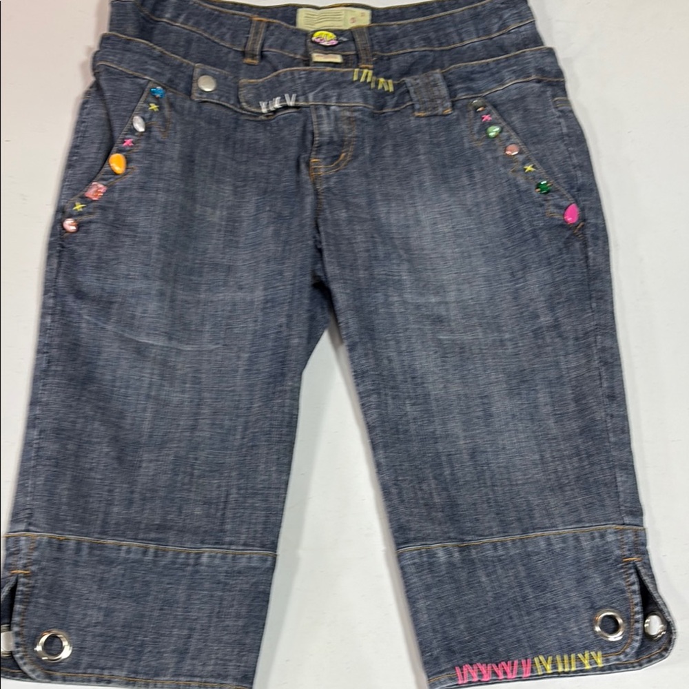 ❤️ Embellished Denim Capris with Colorful Accents